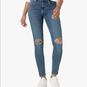 ✅✅❄️Levi’s 721 High Rise Skinny Destroyed Jeans